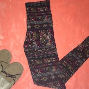 RUE 21- PATTERN LEGGINGS